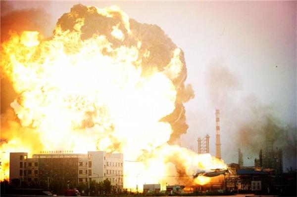 美高梅集团4688am电缆快讯－包头一小区电缆一再爆炸没人管！